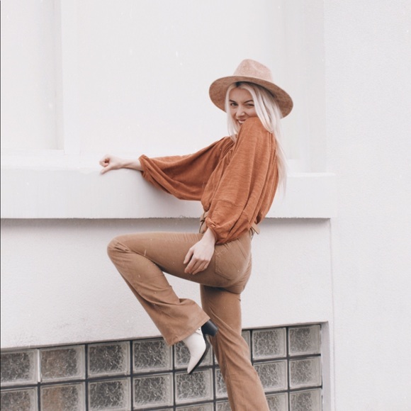 Meet your Posher, Caitlin - Picture 4 of 8